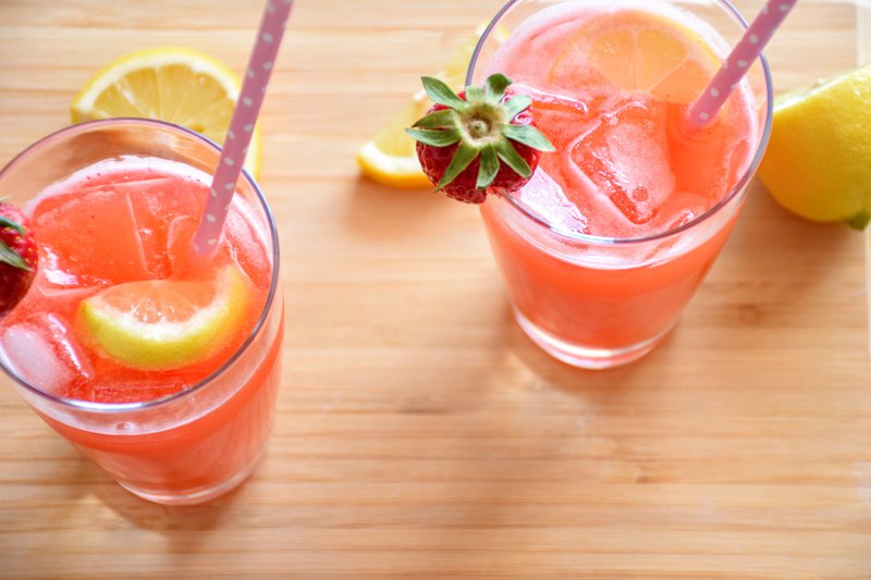 Strawberry lemonade for two