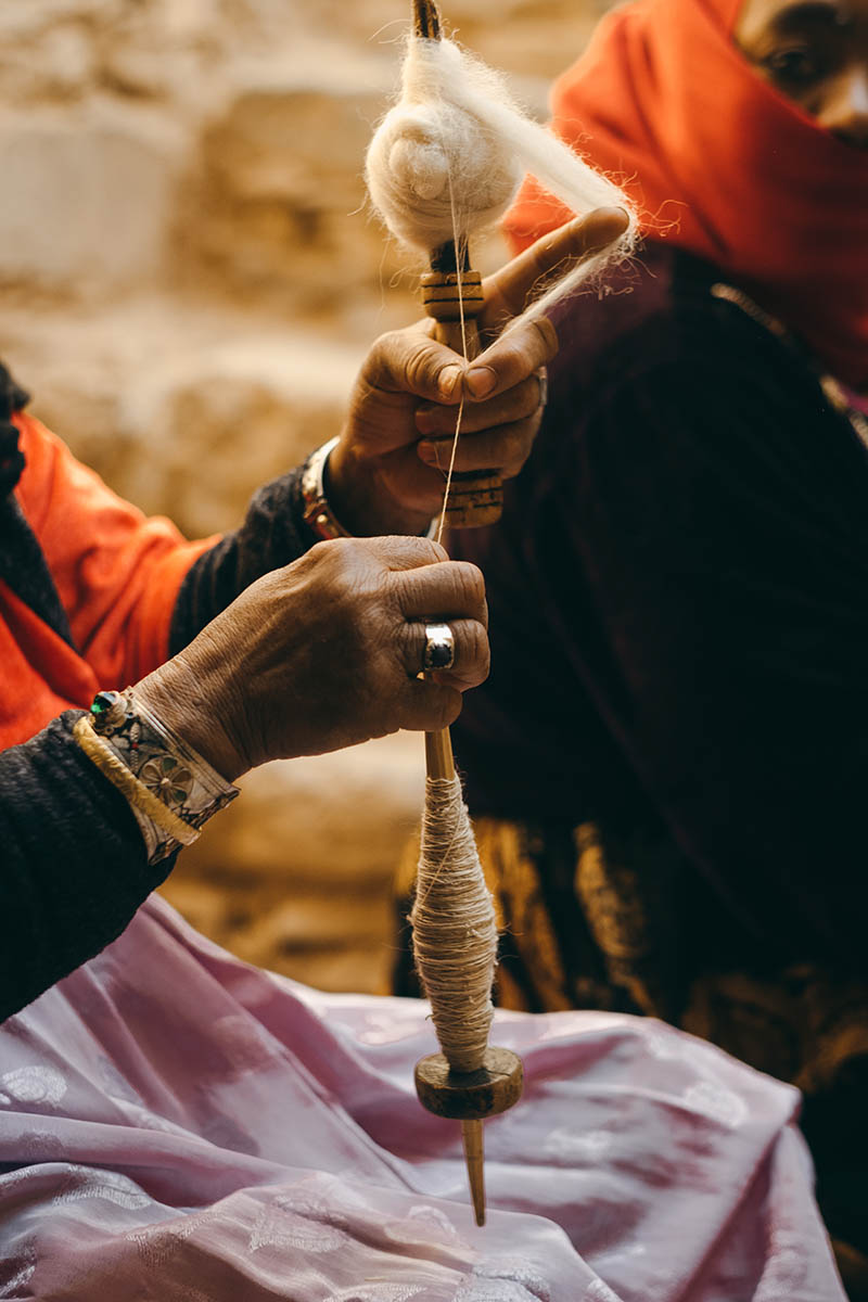 A woman weaver from the Anti Atlas spins the wool by hand.