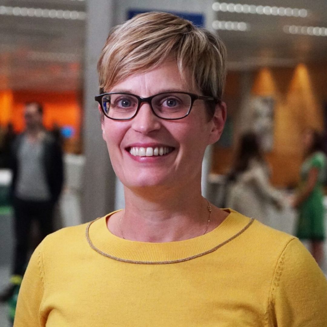 Dr Beckie Lang