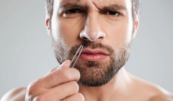 Có nên tự ý nhổ râu không?