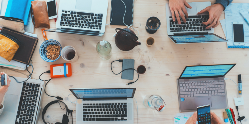 Ordinateurs au travail