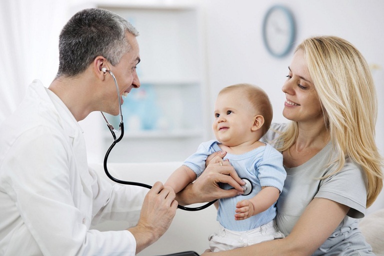 chăm sóc bé bị bệnh chàm