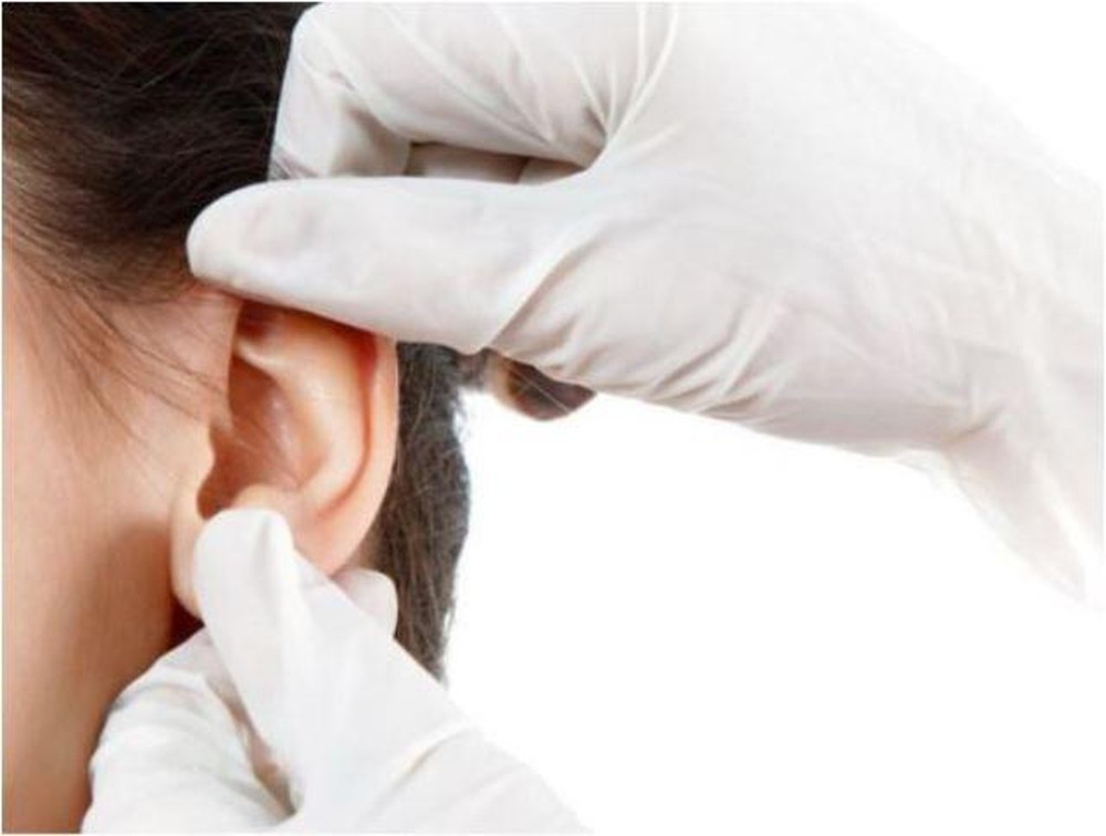 Nổi mụn nước ở vành tai