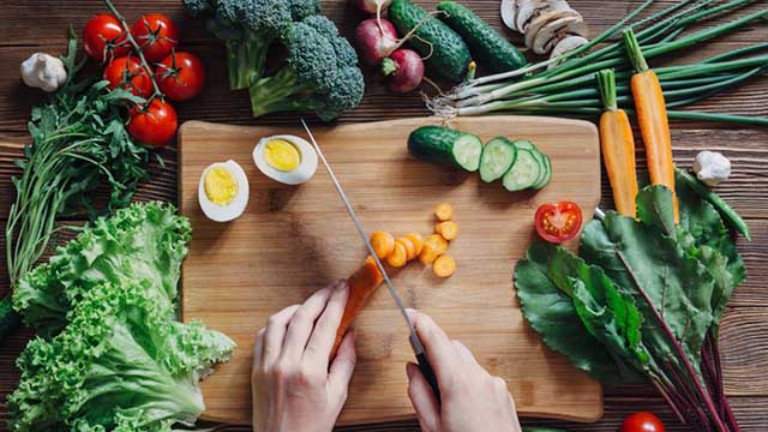 bị tổ đỉa nên ăn Rau củ quả tươi giàu vitamin