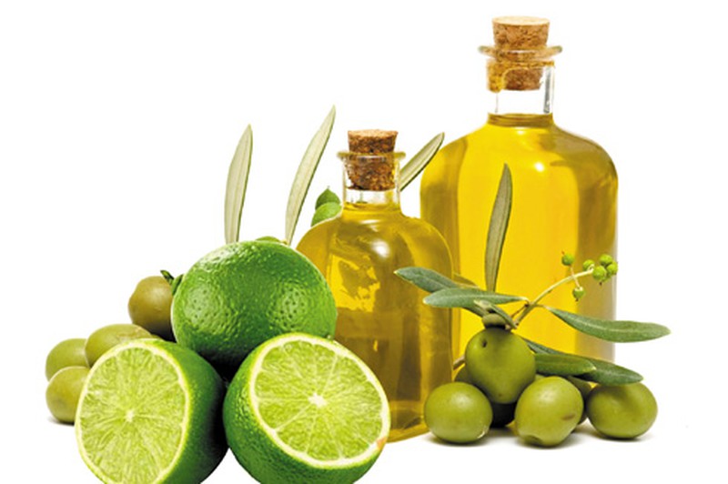 Dầu oliu và chanh trị rạn da