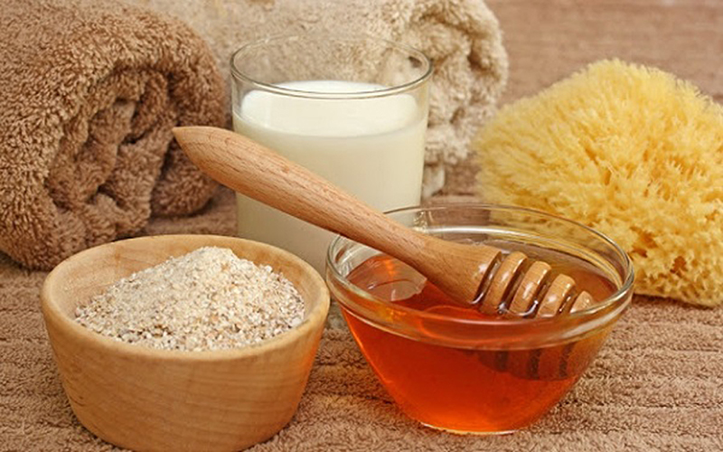 Mật ong và cám gạo khắc phục thâm đầu ti