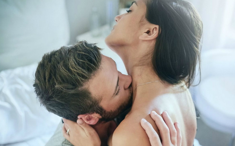 Đàn ông thích hôn chỗ nào nhất