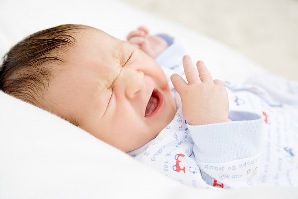 cách trị nghẹt mũi cho trẻ sơ sinh bằng kỹ thuật dân gian