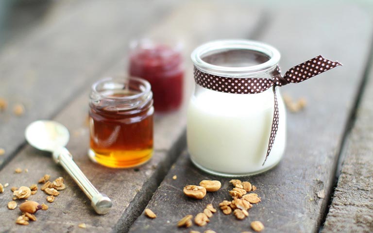 Trị tàn nhang bằng mật ong