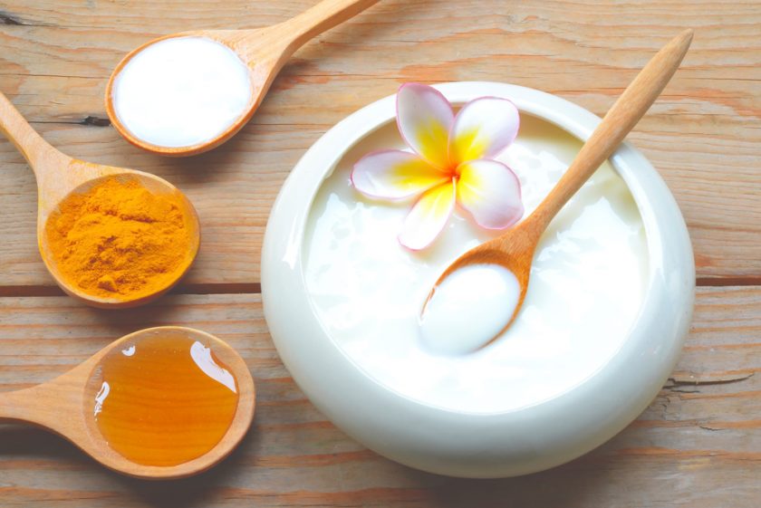 Giảm nám, mờ tàn nhang với sữa chua và nghệ