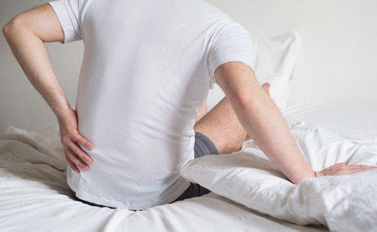 Tại sao bị đau lưng khi ngủ dậy?
