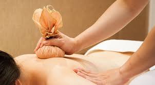 Cách giảm đau lưng trên ngay tại nhà