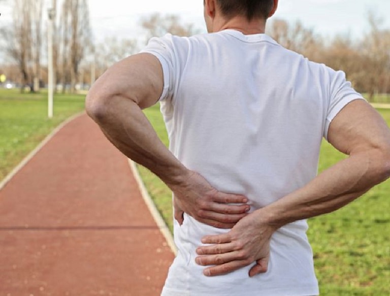 Mẹo bớt đau lưng khi ngủ dậy