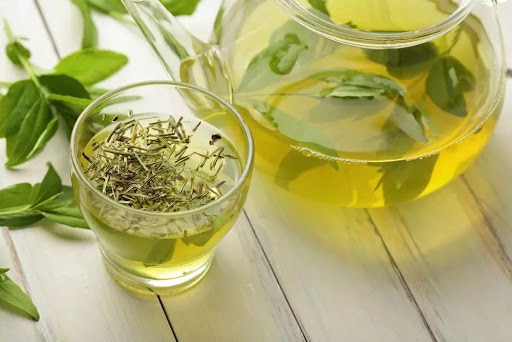 Bị đau lưng nên uống trà xanh
