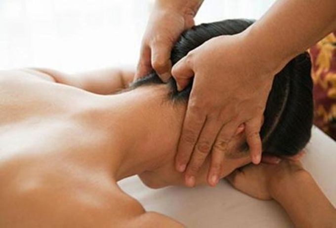 Cách bấm huyệt chữa đau vay gáy