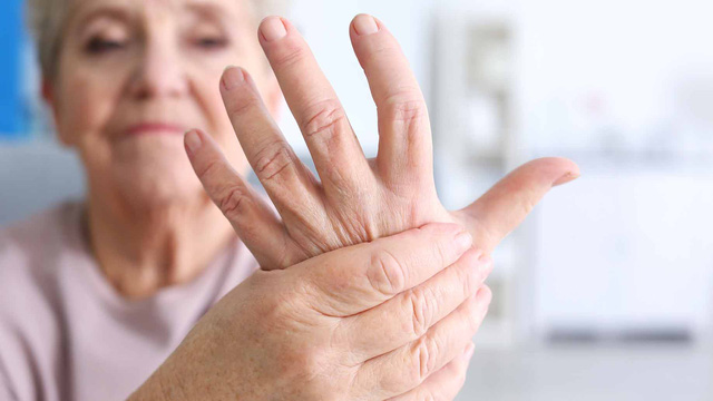 Lý do gây ra viêm khớp dạng thấp