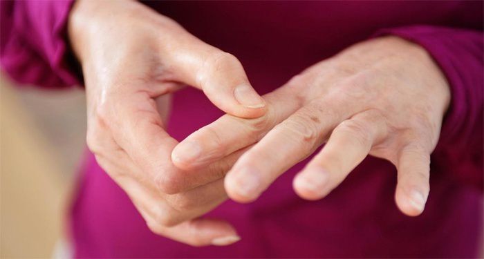 Đầu ngón tay bị tê như kim châm
