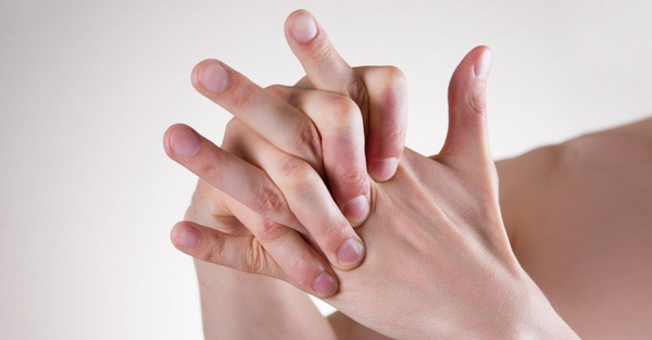 Đầu ngón tay bị tê như kim châm là bị gì?