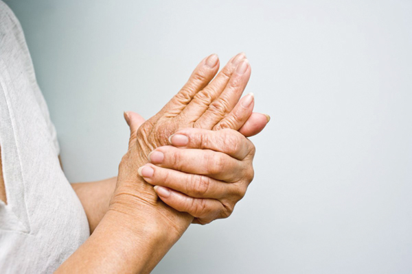 Chẩn đoán và điều trị đầu ngón tay mắc tê đau như kim châm