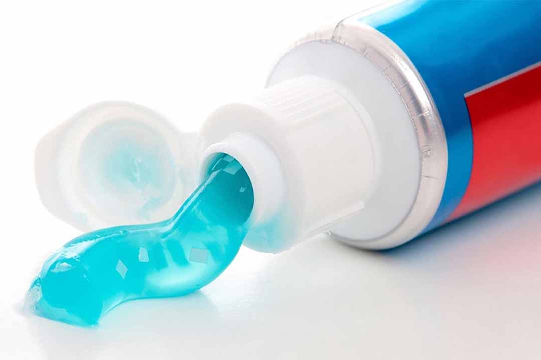 Giảm ngứa háng về đêm bằng Kem Đánh Răng