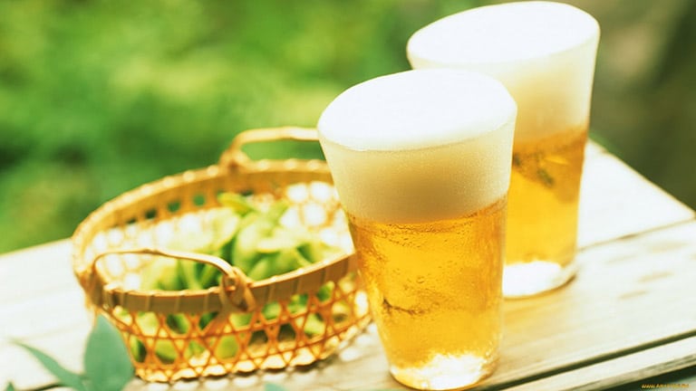 Cách làm trắng da bằng bia