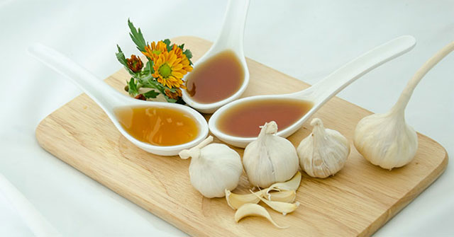 Cách làm tỏi ngâm mật ong