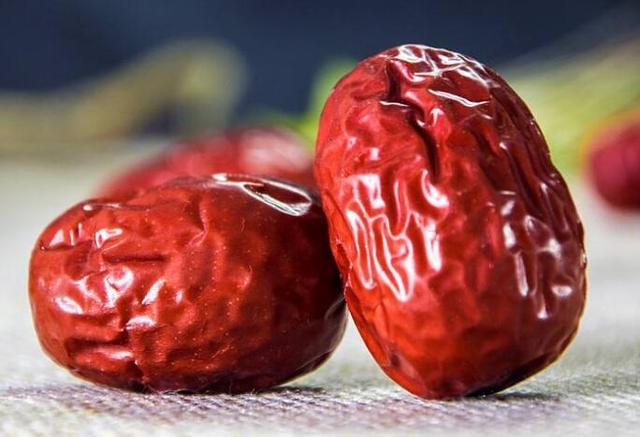 Táo đỏ khô có công dụng tốt cho tim mạch