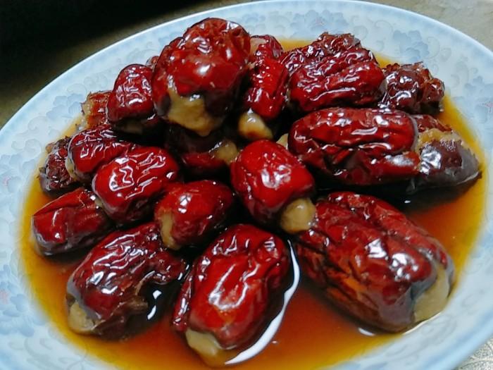 Táo đỏ khô có tác dụng có ích cho da và giúp tăng trưởng tóc