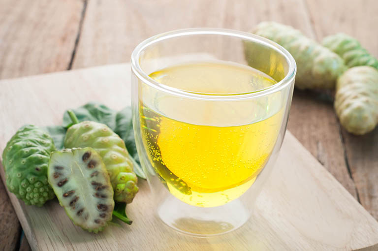 Dùng nhàu tươi chấm muối ăn mật thiết