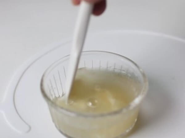 Ngâm bột gelatin làm chè khúc bạch phô mai