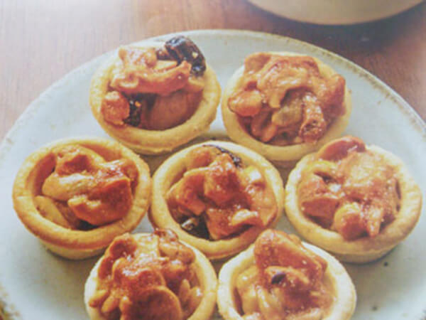 Làm nhân bánh hạt điều