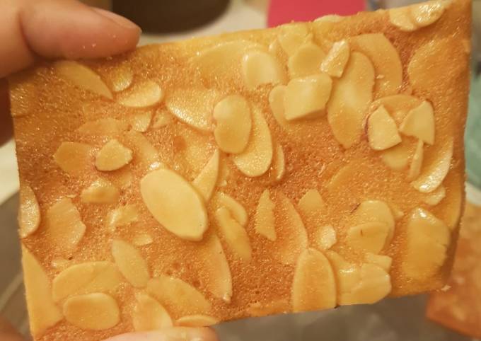 hình ảnh bánh ngói hạnh nhân