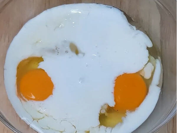 Làm bột bánh crepe sầu riêng