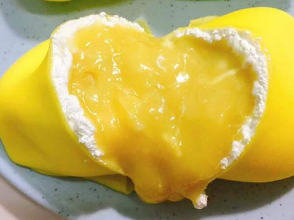 Thưởng thức bánh crepe sầu riêng