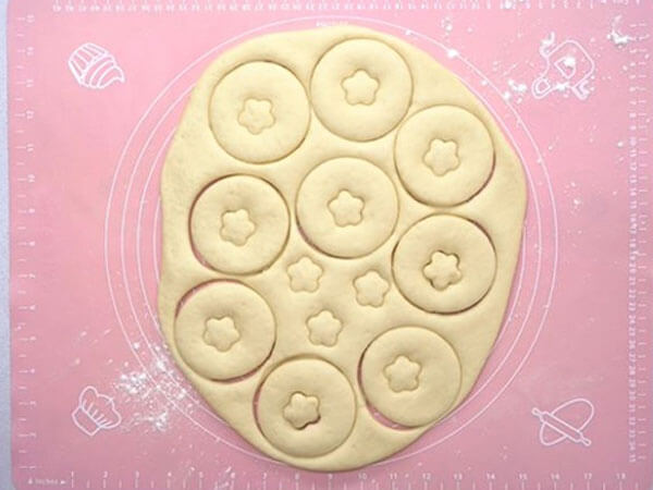 Tạo hình cho bánh donut truyền thống