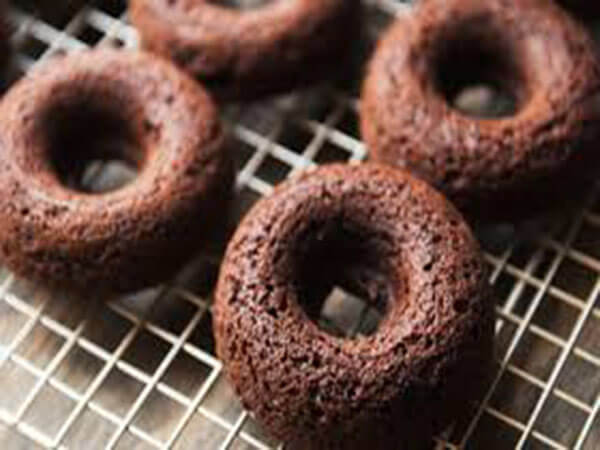 Nướng bánh donut socola