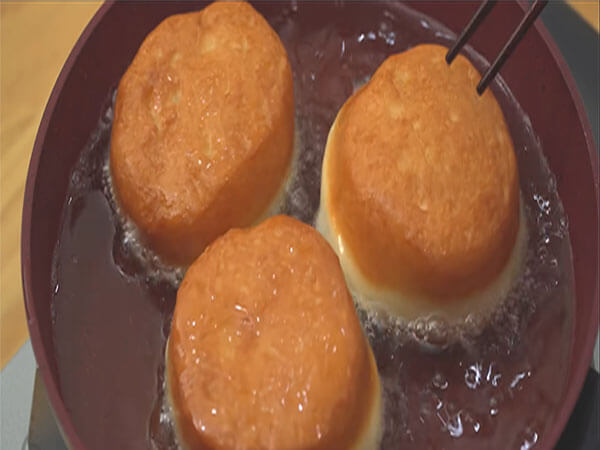 Rán bánh donut nhân kem trứng