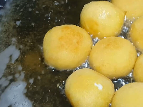 Rán bánh khoai lang sữa tươi