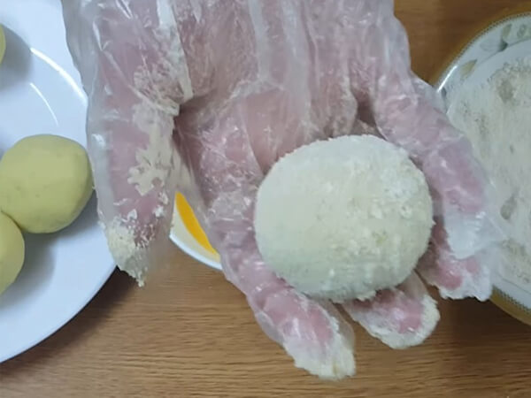 Tạo hình bánh khoai lang nhân phô mai