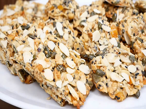 Nướng bánh hạt dinh dưỡng nạnh nhân