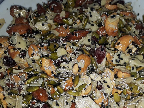Trộn bột bánh hạt dinh dưỡng óc chó