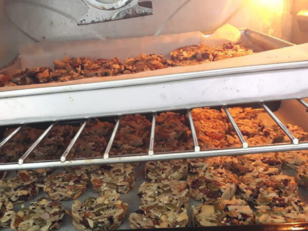 Nướng bánh mix hạt dinh dưỡng óc chó