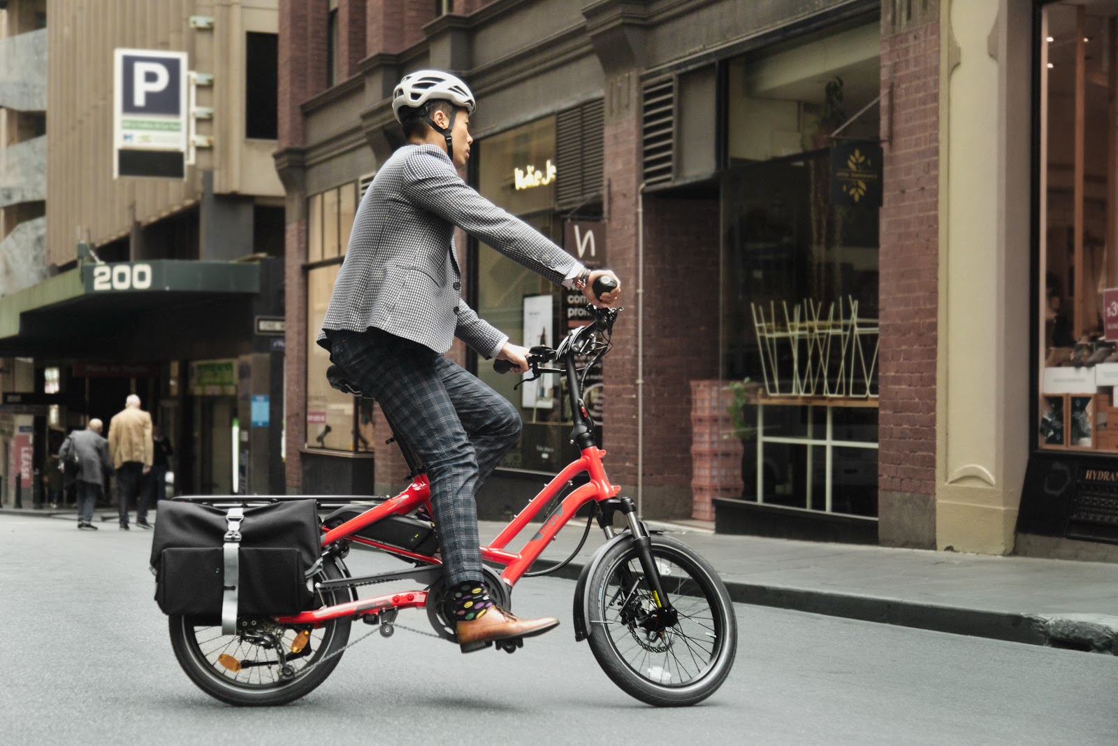 Commuter in Melbourne on the Tern HSD