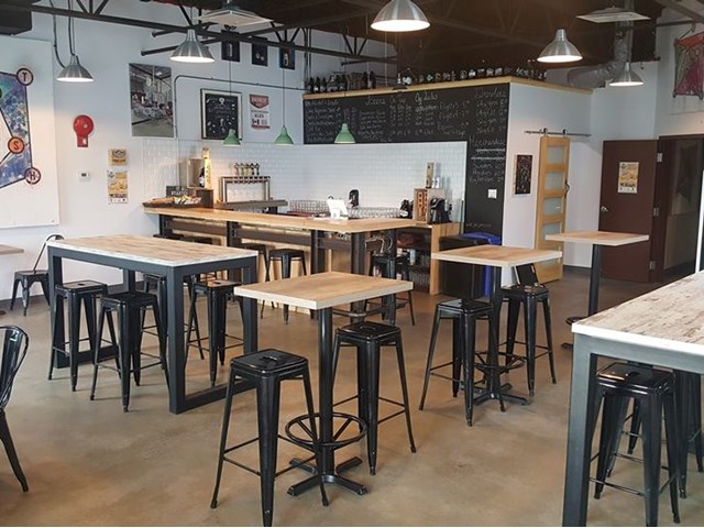 Common Crown Brewing Co interior