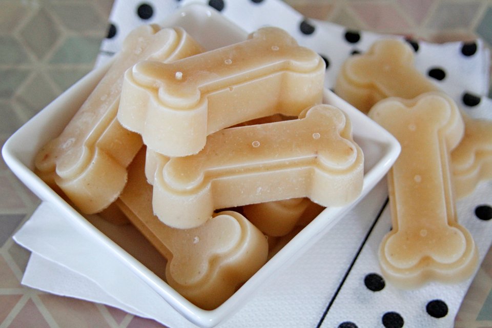 Bone Brothsicle Frozen Dog Treats - Dalmatian DIY