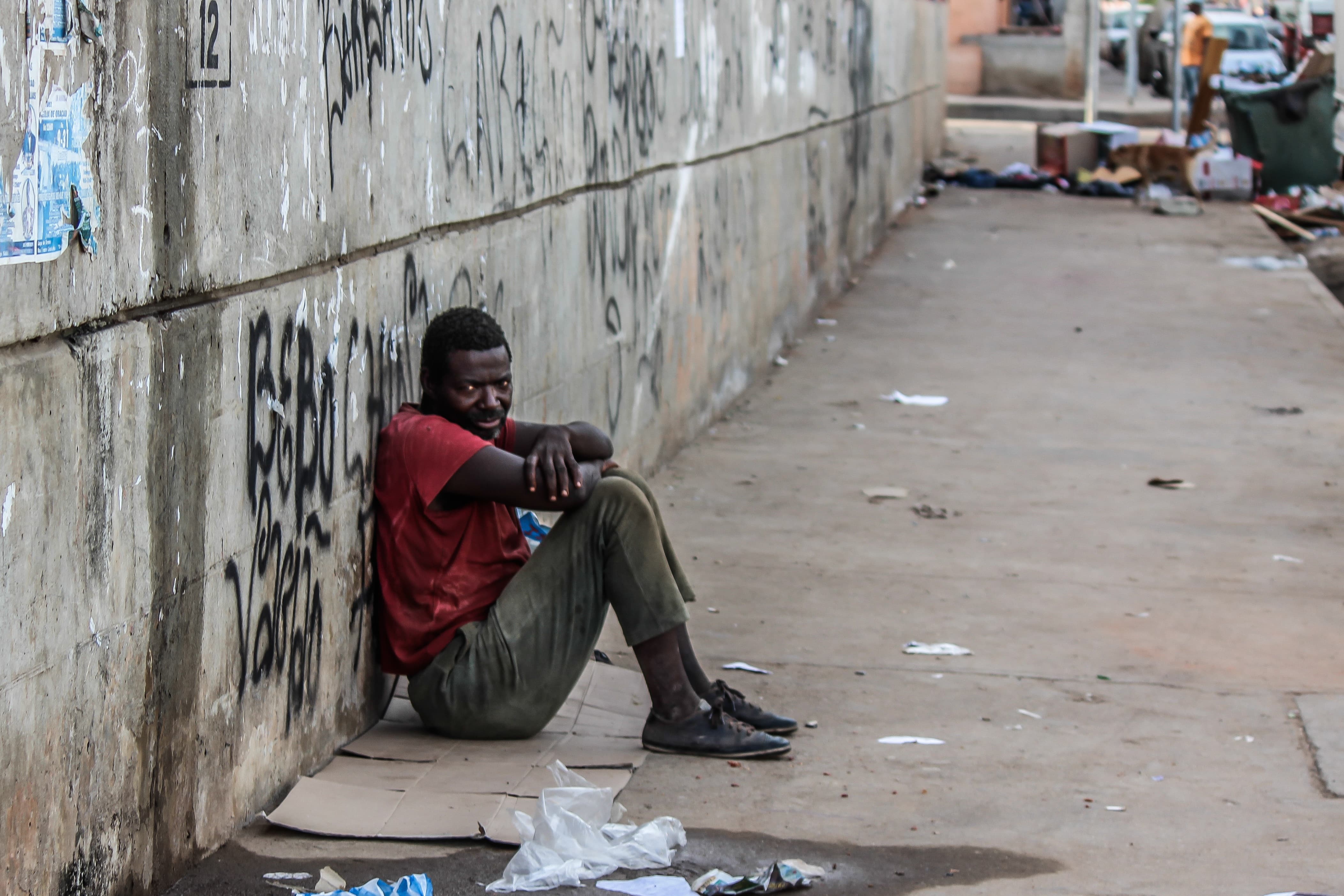 Segundo o IBGE, em 2019, o Brasil teve aumento do número de pessoas na miserabilidade: 13,5 milhões de pessoas vivem em condições sub humanas.