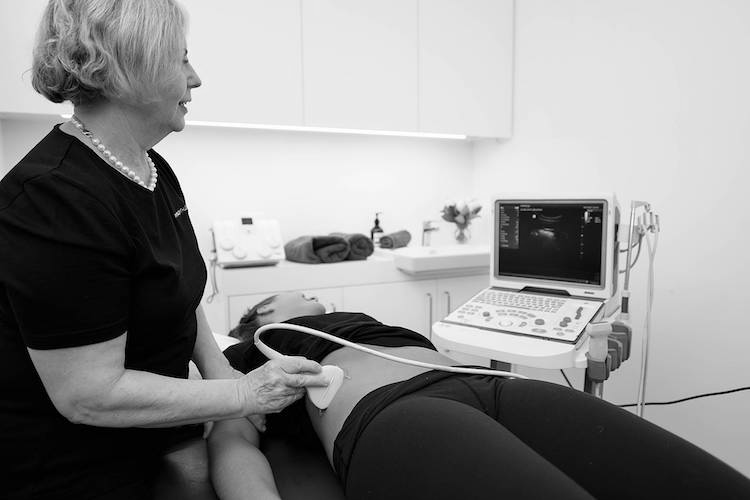 Real time ultrasound being used on patient at PhysioAthletica