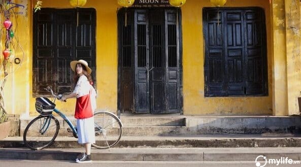 Thuê xe đạp để trải nghiệm vẻ đẹp yên bình khi du lịch Hôi An