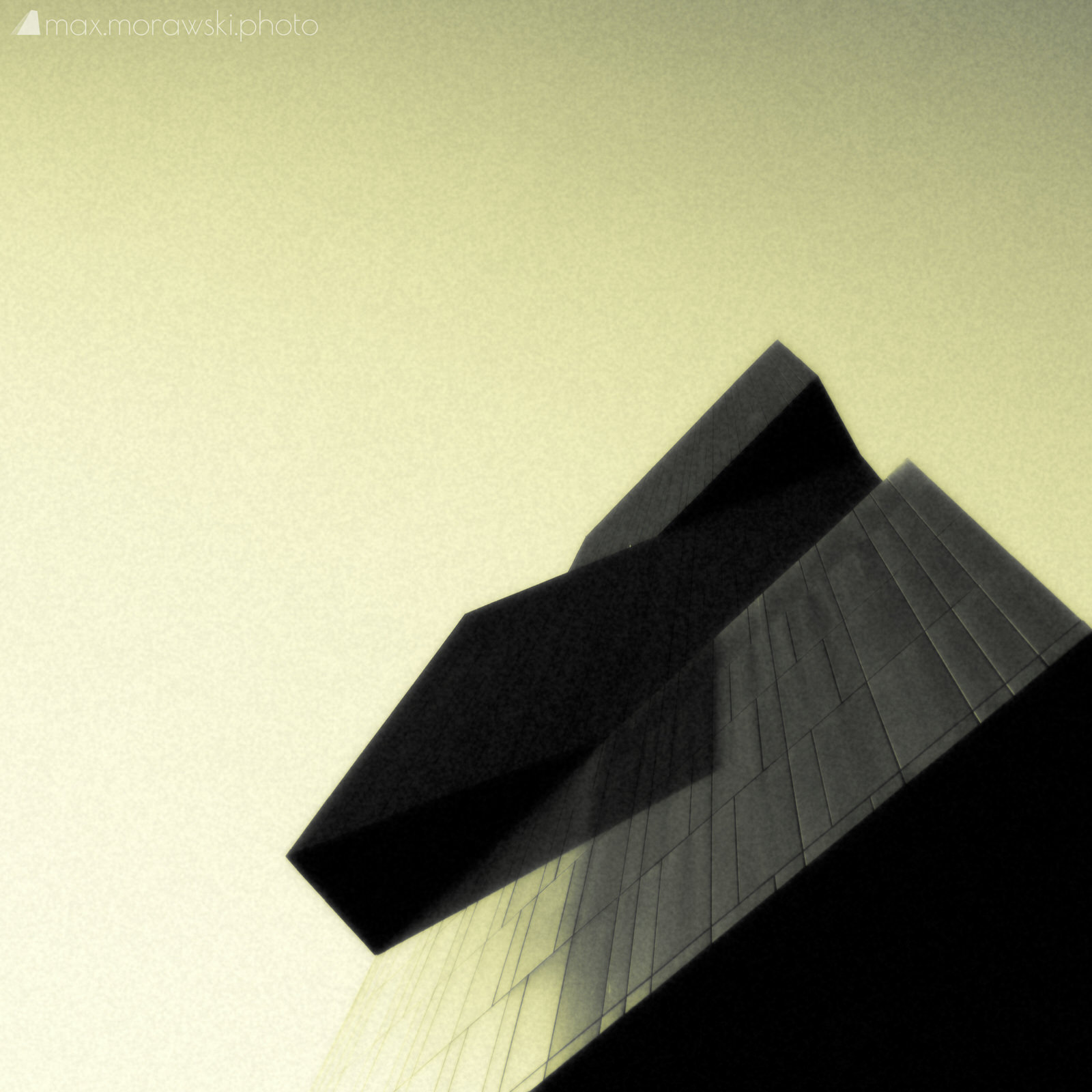 Intercontinental Transmission Tower #2 (Island of Ziy)