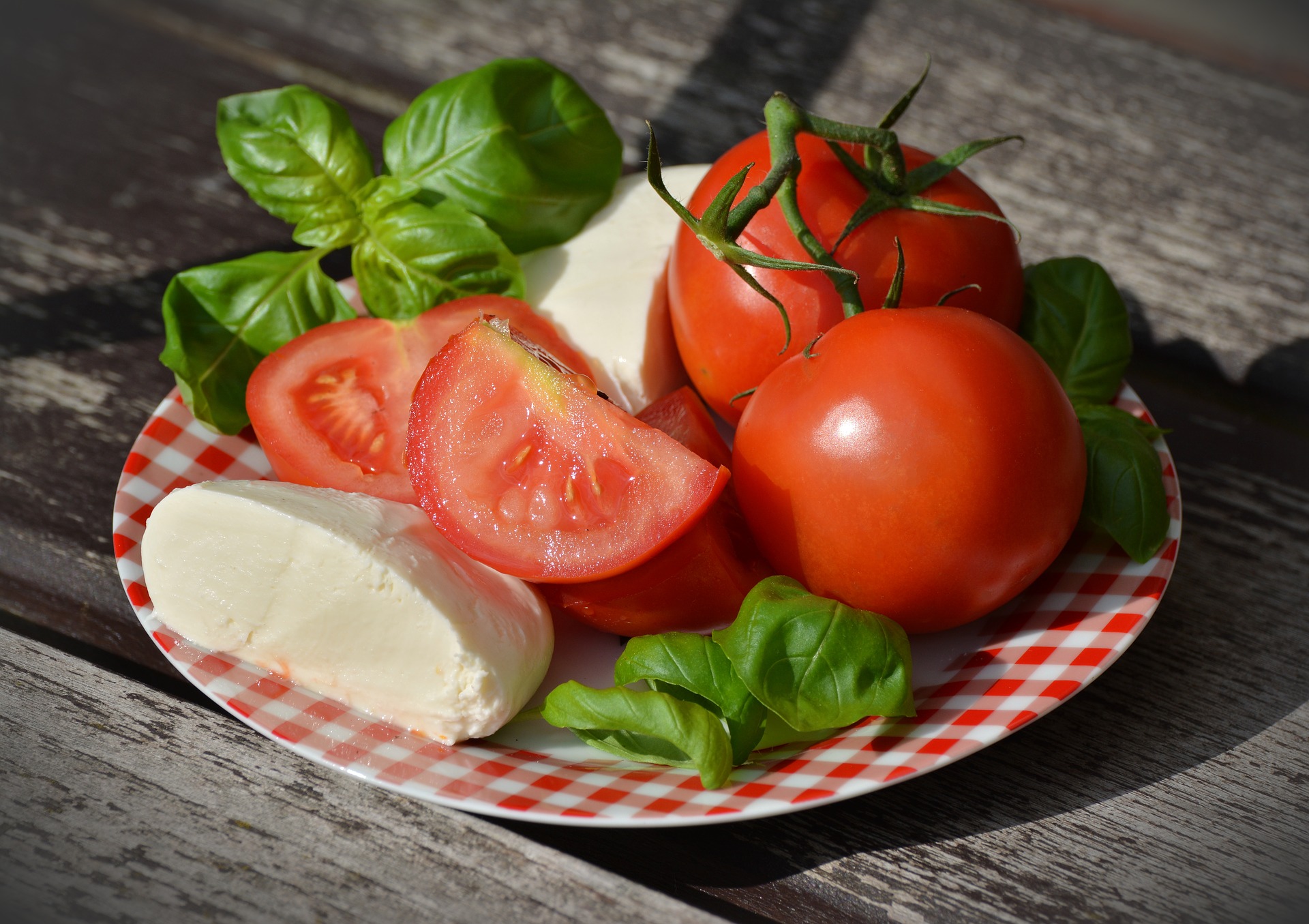 Tomaten im Garten anpflanzen Desmondo